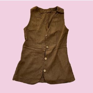 Vintage 70s brown long vest
Bold buttons
Would best fit a size XS/S